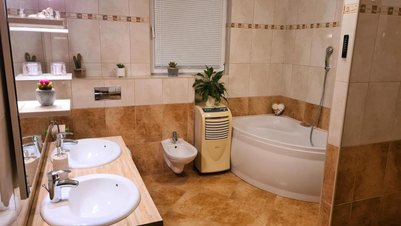 Villa Bubica- Cozy Holiday Home In Rural Area With Pool Stankovci  外观 照片