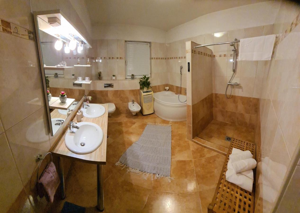 Villa Bubica- Cozy Holiday Home In Rural Area With Pool Stankovci  外观 照片